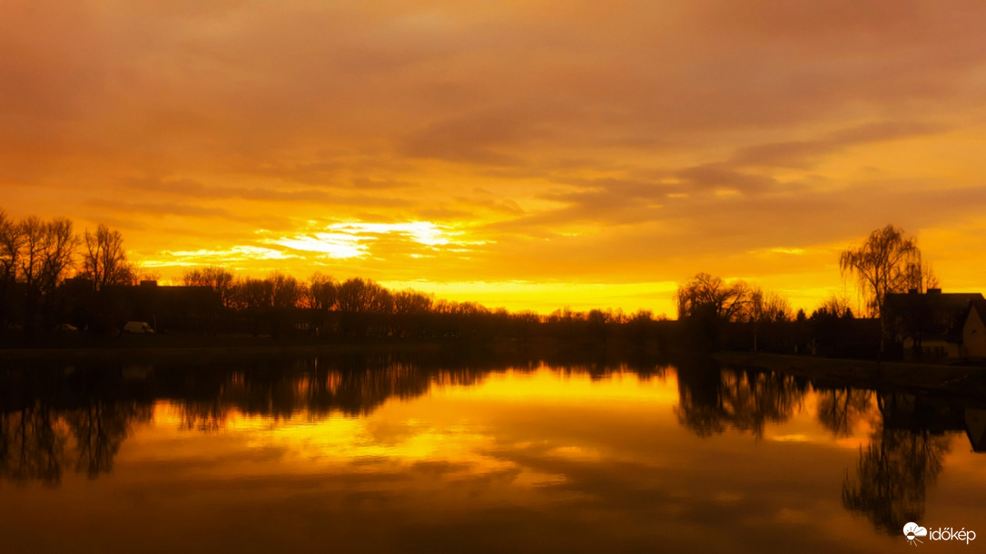 Napkeltés tükröződés