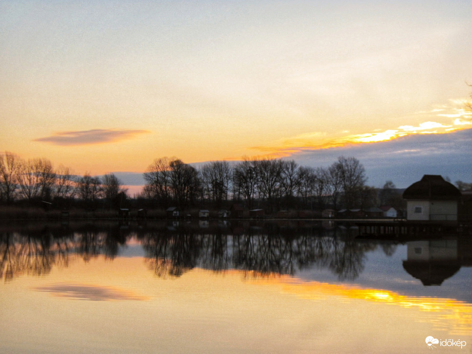 A tükröződő napkelte