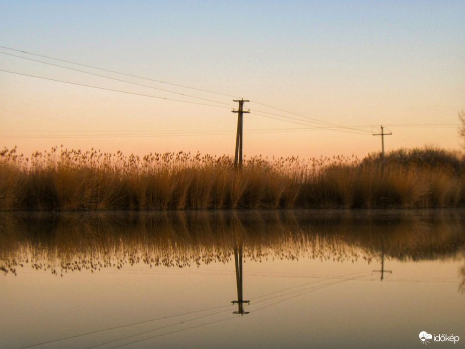 A tükröződő napkelte