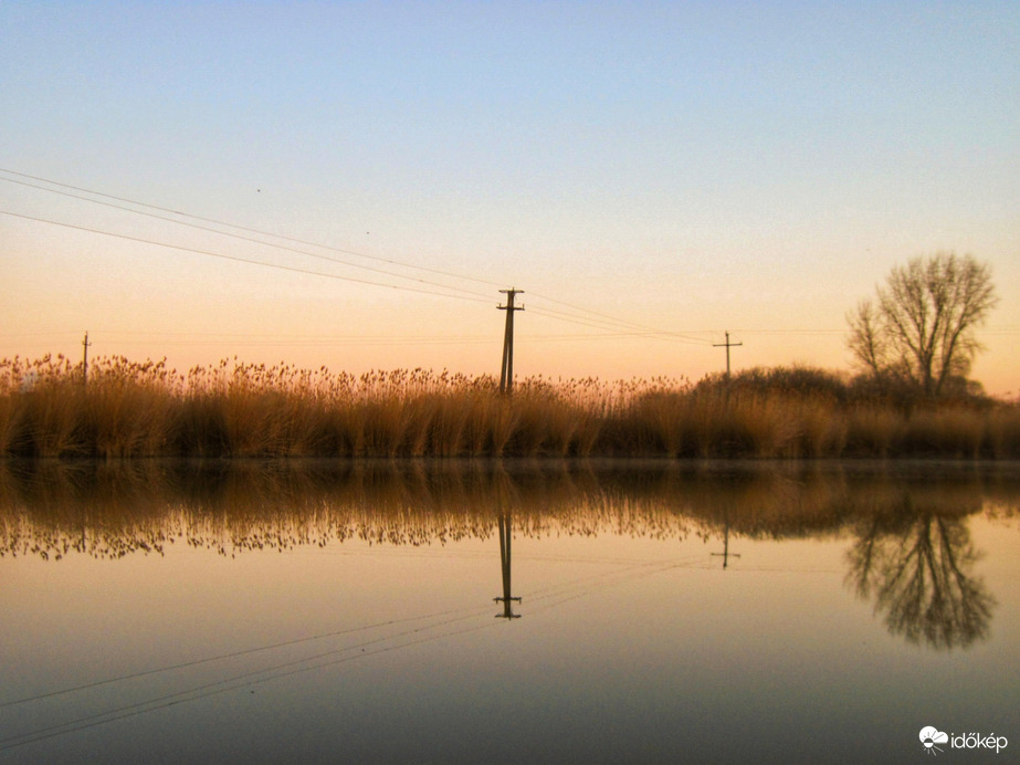 A tükröződő napkelte