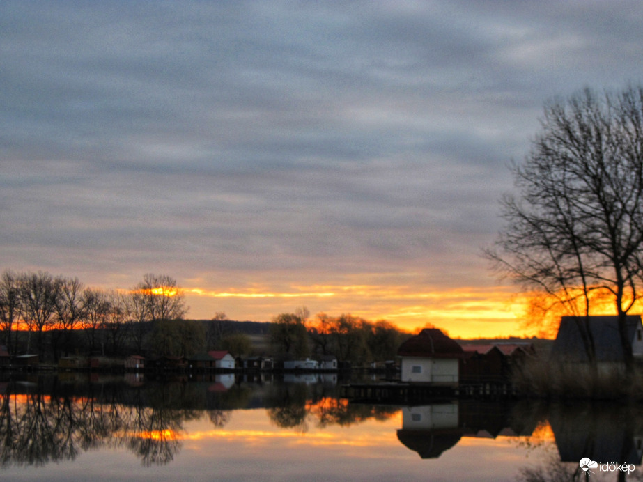 Napkeltés tükröződés