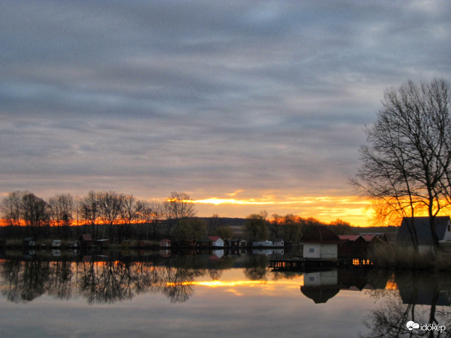 Napkeltés tükröződés