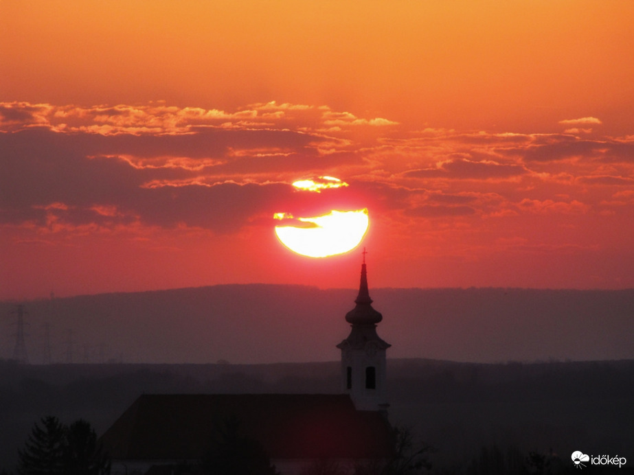 Napkelte a Vértes felett