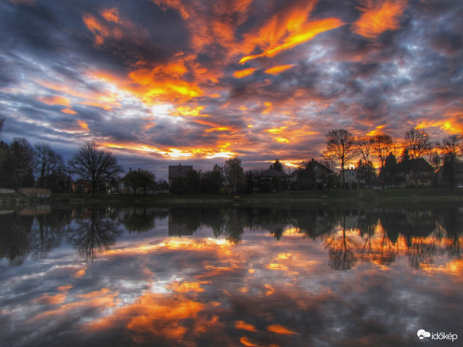 A tükröződő napkelte
