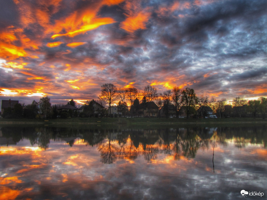 A tükröződő napkelte