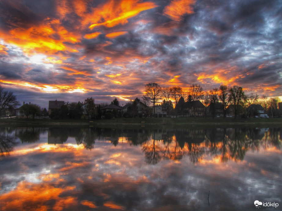 A tükröződő napkelte