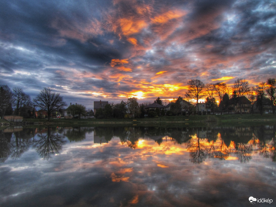 A tükröződő napkelte