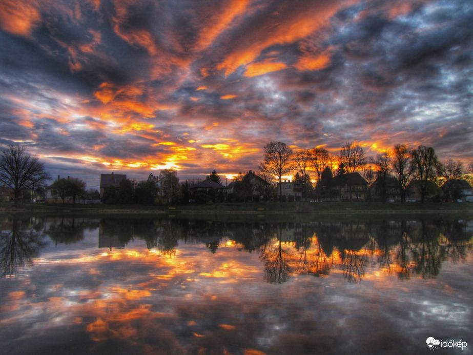 A tükröződő napkelte