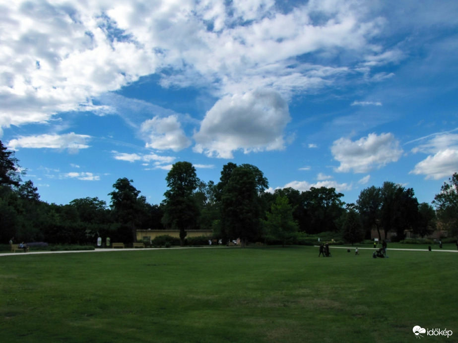 Felhős pillanatok a Gödöllői Grassalkovich-kastély parkjában