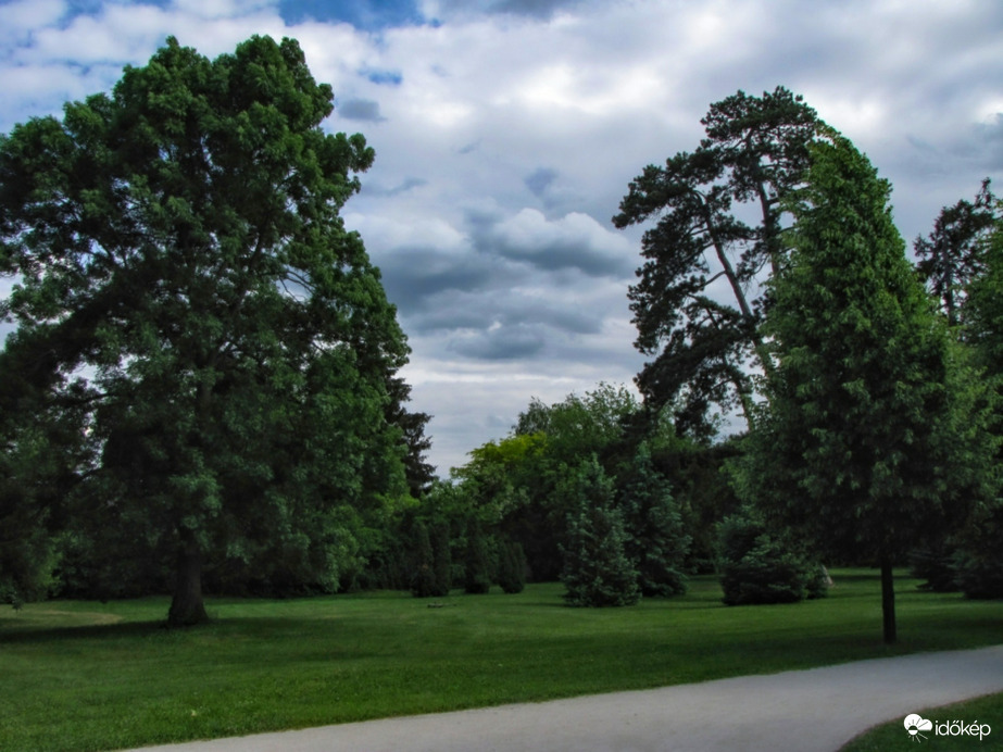 Felhős pillanatok a Gödöllői Grassalkovich-kastély parkjában