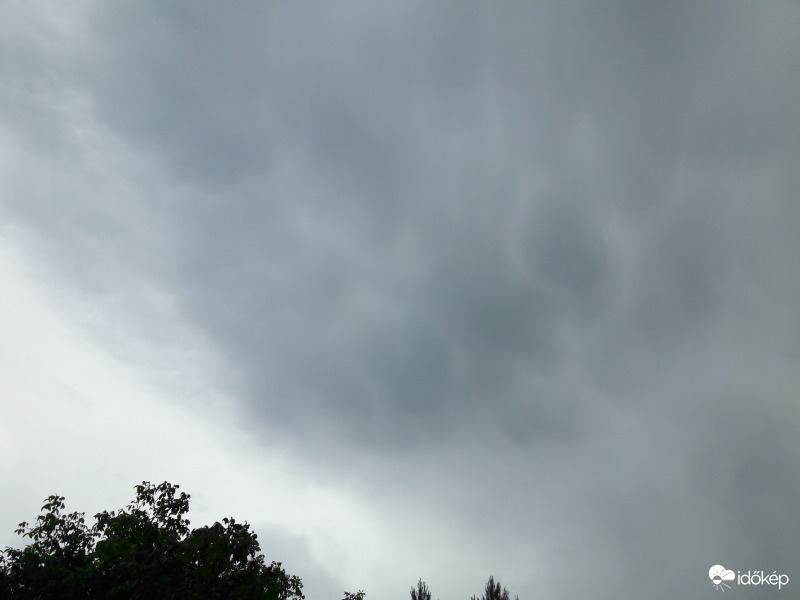 Mammatus felhők Császár felett!