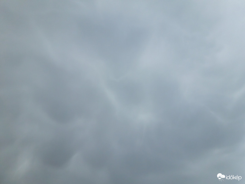 Mammatus felhők Császár felett!