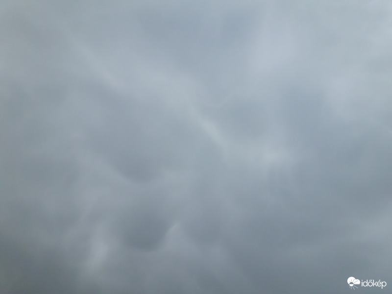 Mammatus felhők Császár felett!