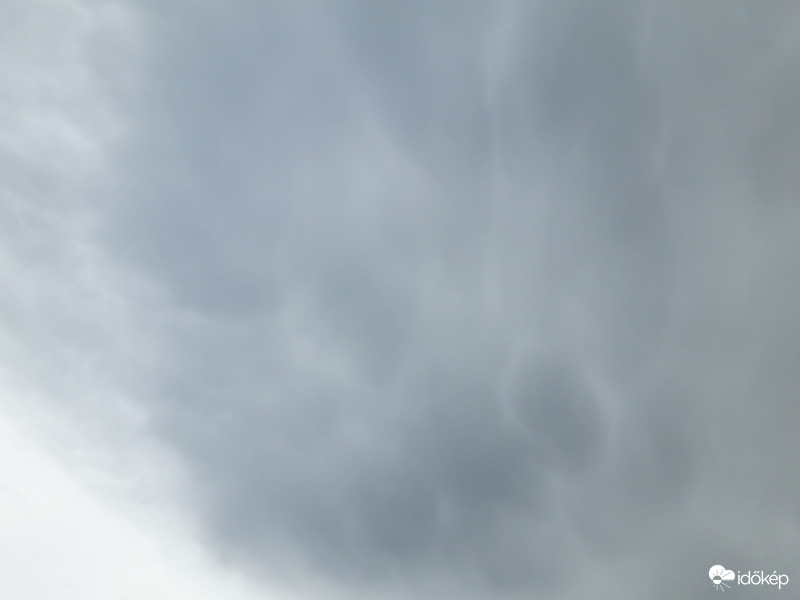 Mammatus felhők Császár felett!
