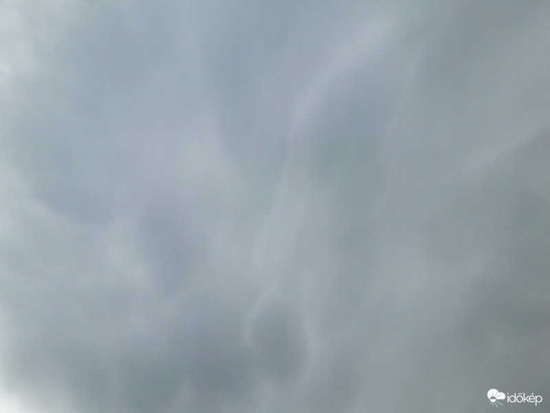 Mammatus felhők Császár felett!