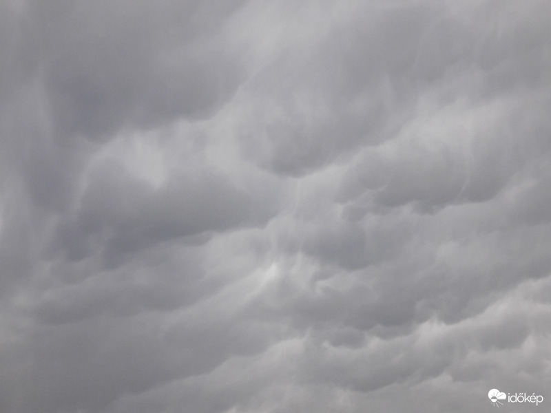 Mammatus felhők Császár felett!