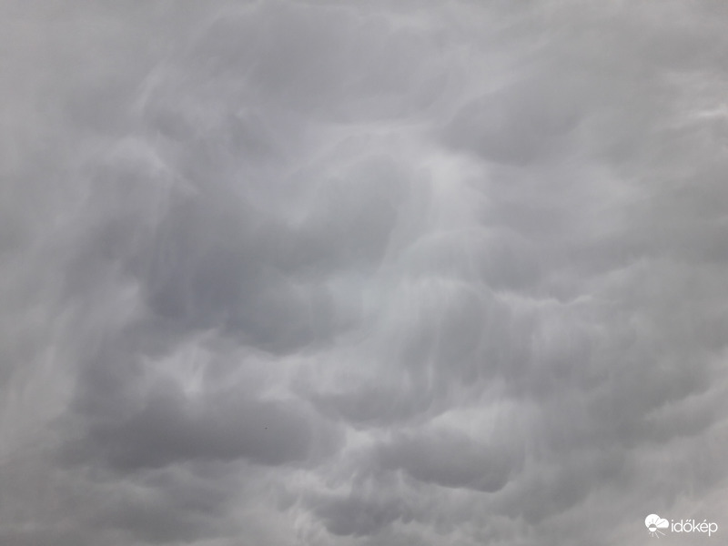 Mammatus felhők Császár felett!