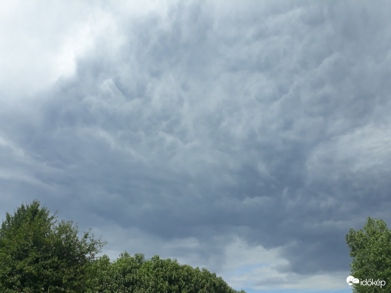 Mammatus felhők a Szigetköz felett!