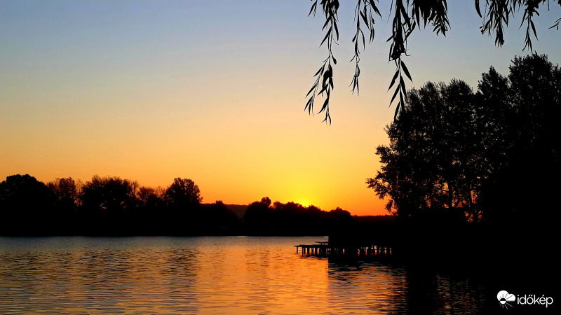 Napkeltés ébredés