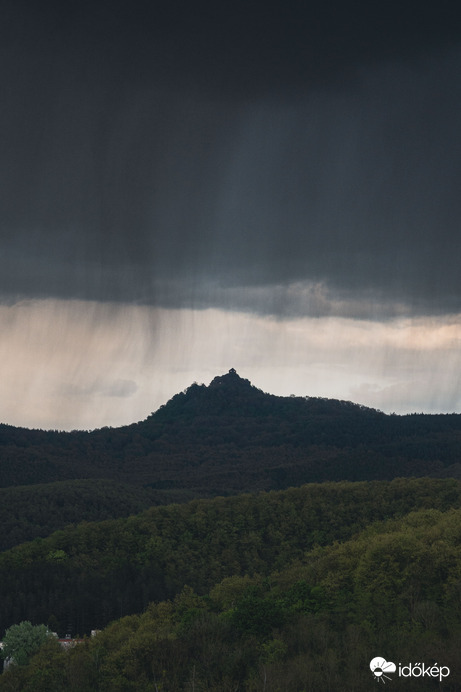 Virga a Salgói vár felett