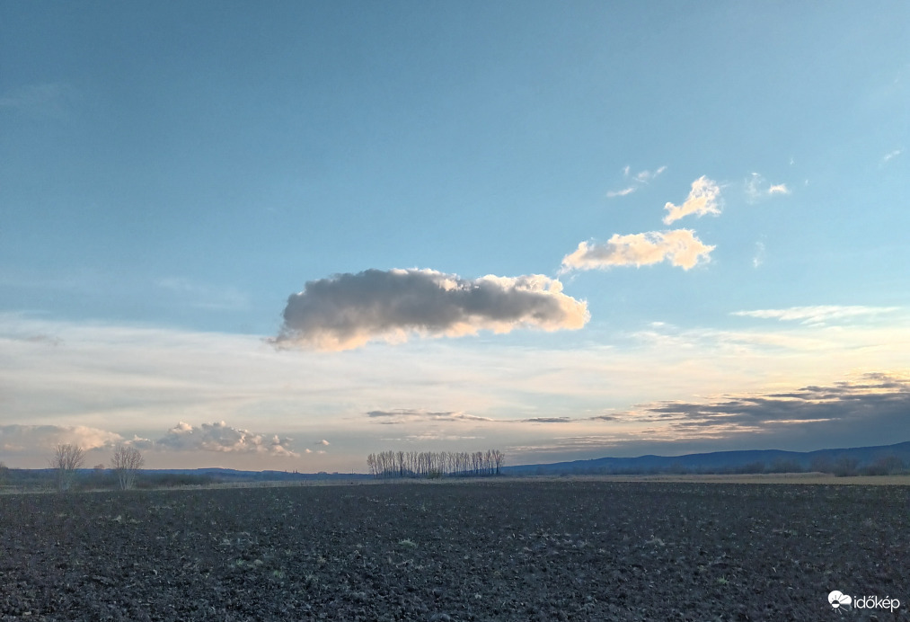 Lone cloud 