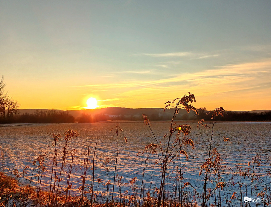 Snowy sunrise 