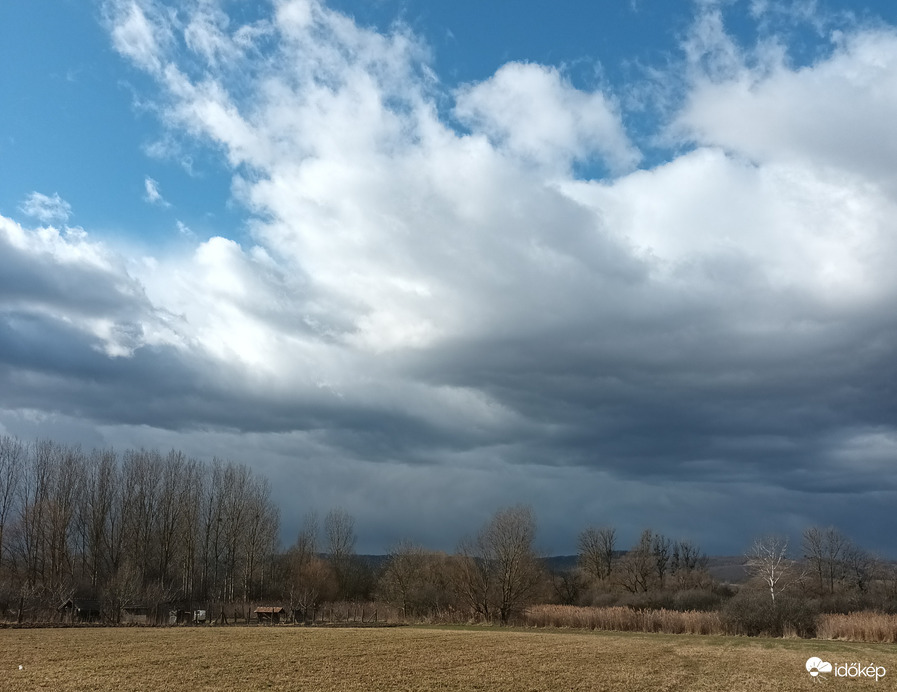 Showers to the west earlier 