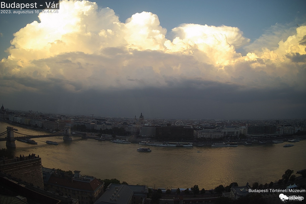 Thunderstorm approaching