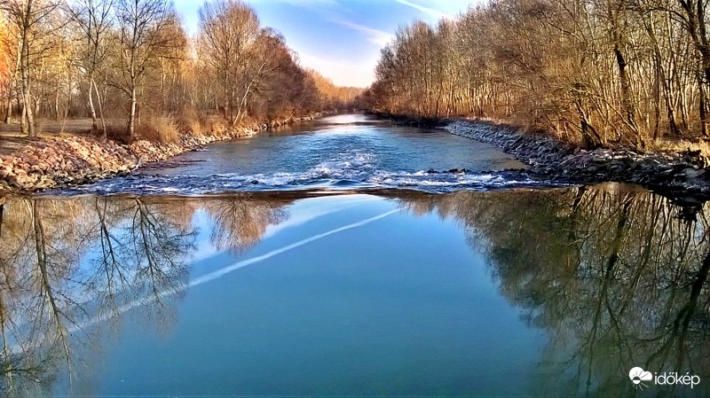 Eltört tükör 
