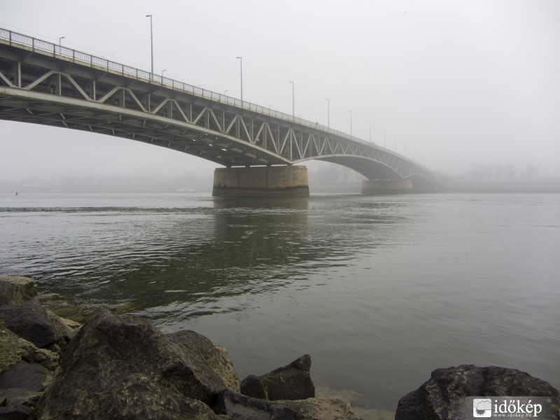 Petőfi híd a ködben 1.
