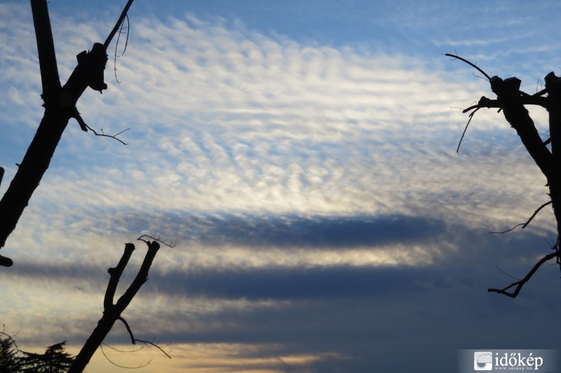 Kétirányú hullámfelhők