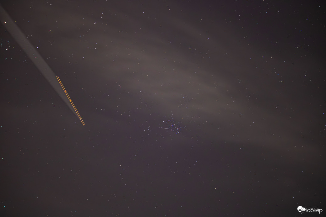 Csillagos égbolt repülővel