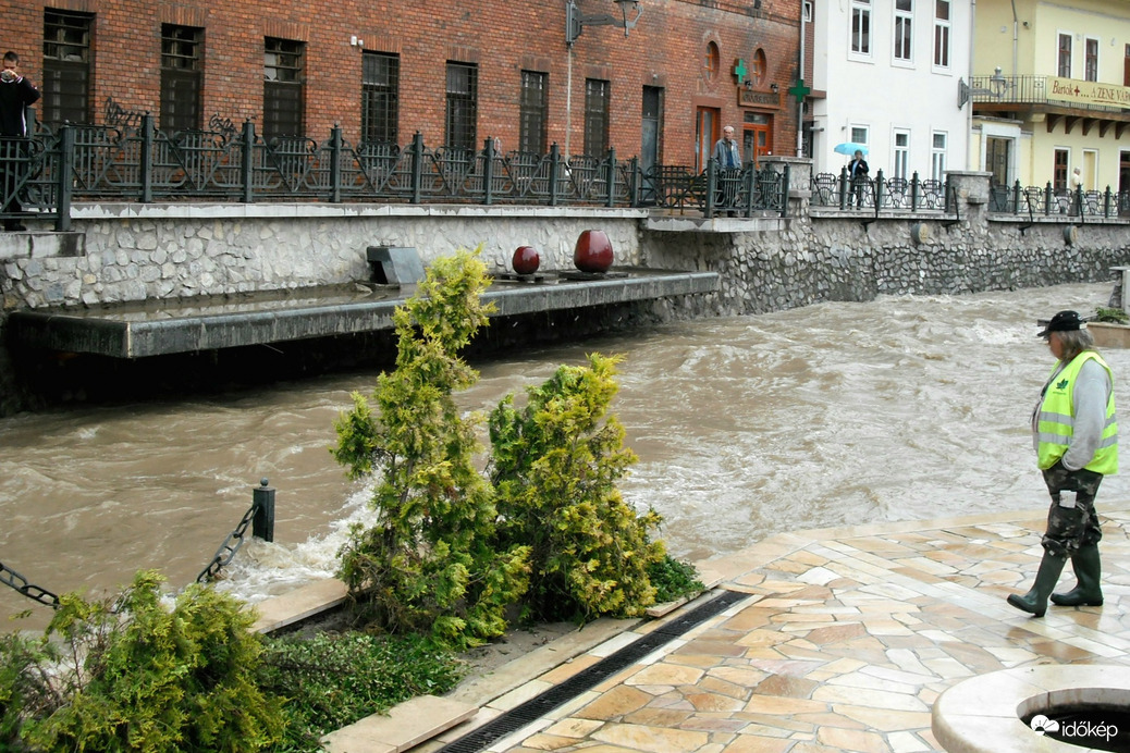 Szinva patak kilép a medréből 2010.05.17