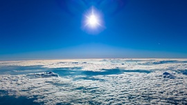 A Nap tengere felett