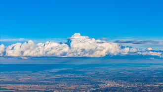 Tornyosuló gomolyok