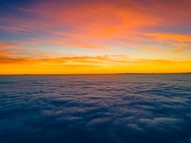 Köd feletti naplemente