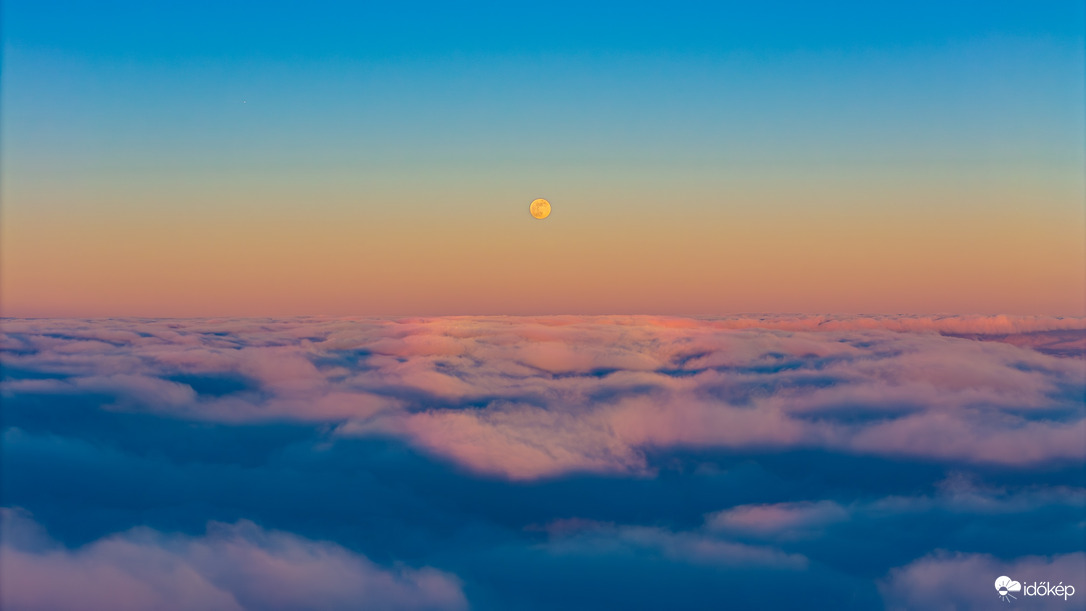 Glória felett a telihold