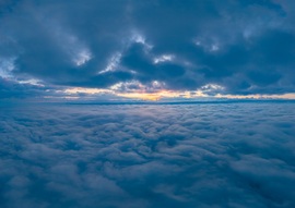 Napfény a felhők között