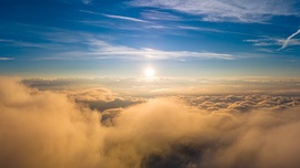 Lent ború, fent derű