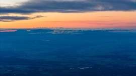Felhők a naplemente színeiben