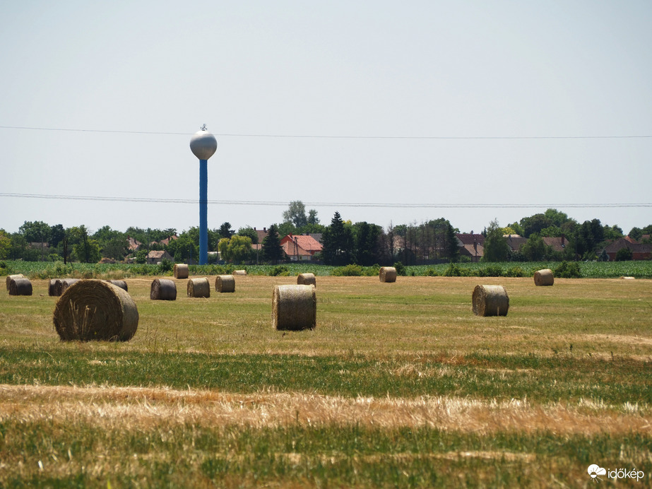 Pusztaszabolcs közelében 