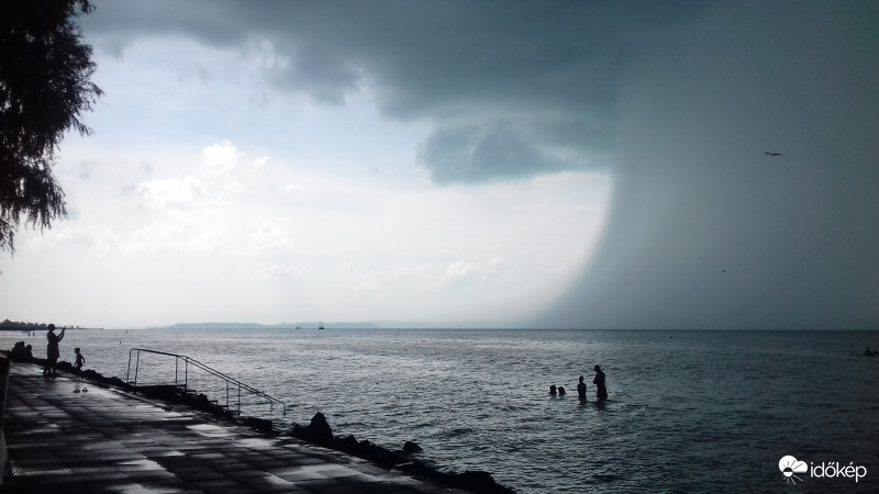 Vihar a Balatonnál
