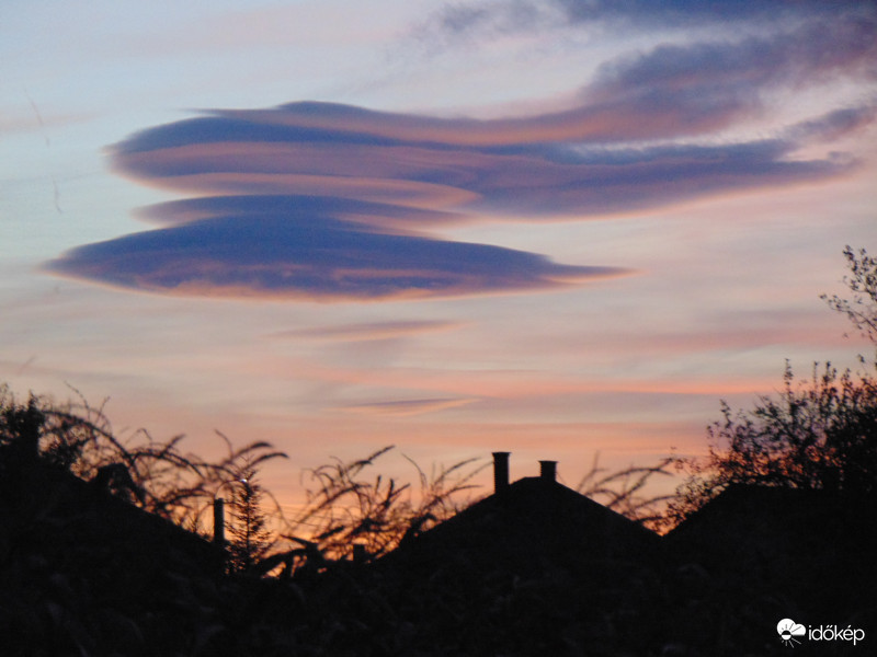 Ma esti lencsefelhő