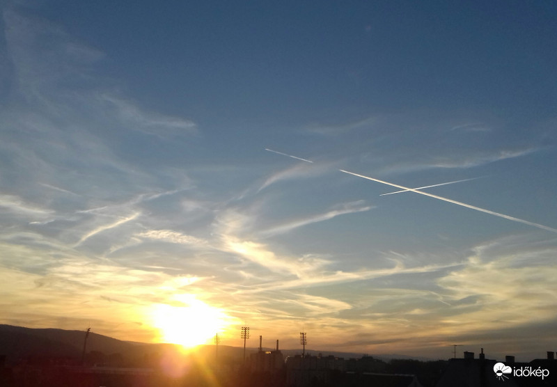 Naplemente légi forgalommal :)