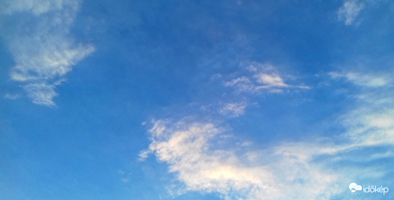 Napnyugta előtti égkép