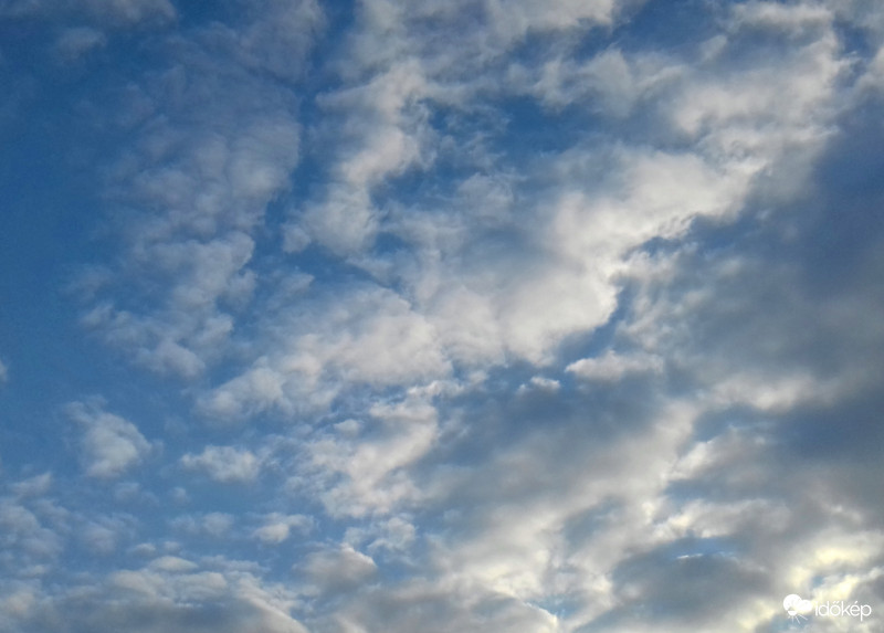 Szakadozó felhőzet Sopron felett