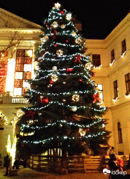 Adventi hangulatban a Fő téren 1. :)