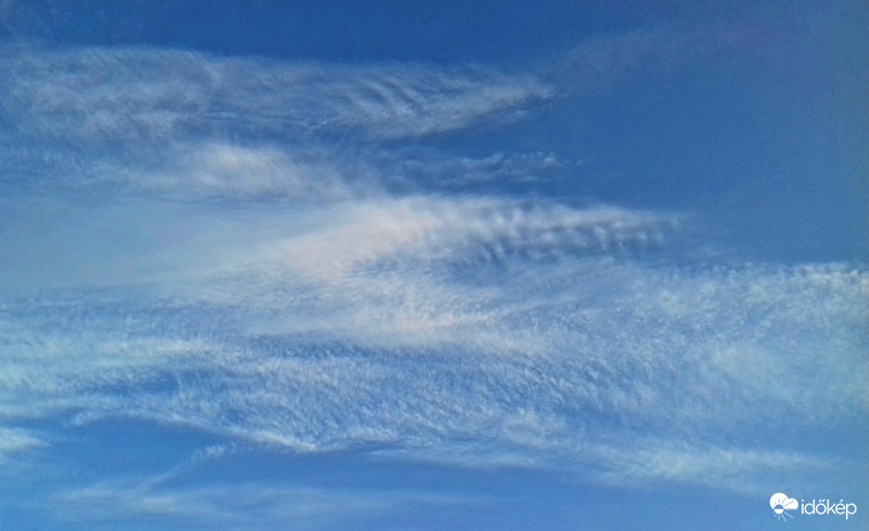 Ma esti cirrusfelhőzet 1. :)