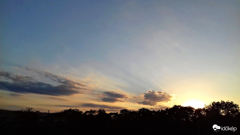 Egy július végi zavartalan napnyugta :)