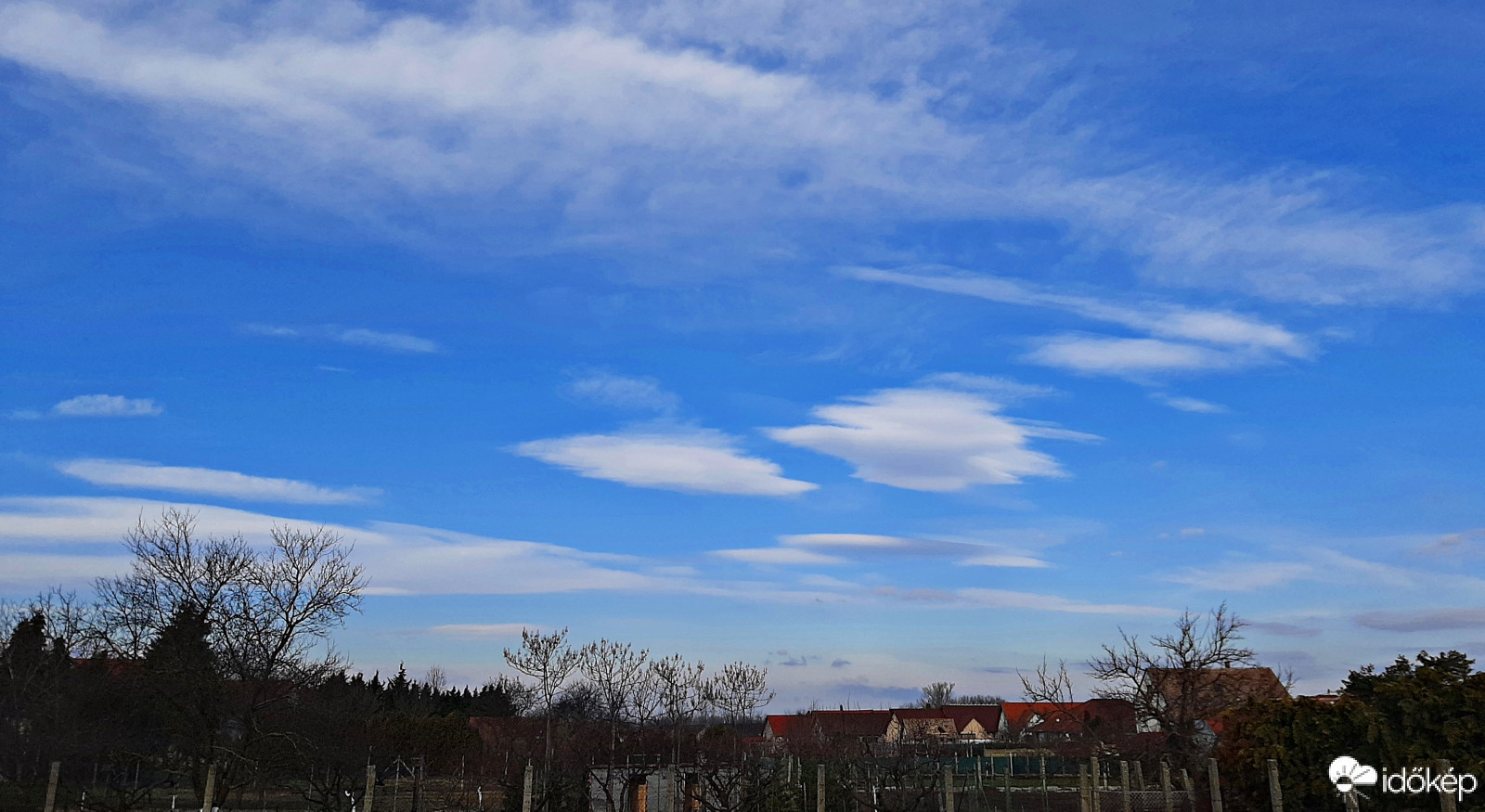 Mai felhőzet falusi idillben 1. :)